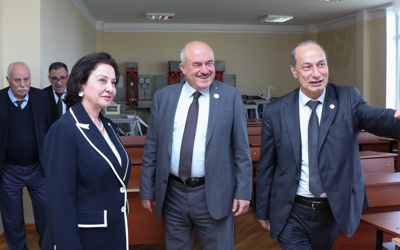 AzMİU məzunu Sami Hijjawi doğma universitetində -